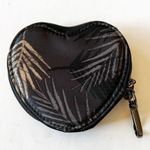 Lug Gray Heart Shaped Coin Purse With Leaf Print Photo 1