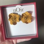 🟢 nOir Jewelry yellow Gold flower earring Accessory new in box Photo 1