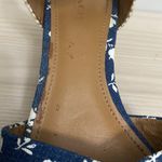 Coach  women’s blue floral denim wedge sandals size 7.5 Photo 8