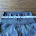 ALO YOGA HIGH WAIST CAMO VAPOR LEGGINGS YOGA PANTS SIZE Medium Green Photo 7