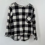 Bella Dahl 
Buffalo Plaid Button‎ Back Pullover size small Photo 2