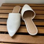 White Sandals Size 8 Photo 2