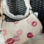 Coach Teri Shoulder with lips print CZ939 Photo 5