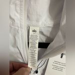 Alo Yoga NWT Cropped 1/4 Zip Alumni Pullover Lightweight Jacket in White Size L Photo 7