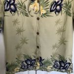 Tommy Bahama Women’s 100% Silk Floral Hawaiian Short Sleeve Button Up Size S Photo 3