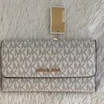 Michael Kors Purse and Wallet Photo 7
