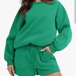 Amazon  sweat set  Photo 0