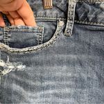 Silver Jeans Women’s Shorts Denim Jean Elyse Distressed Thick Stitch Size 20 Photo 7