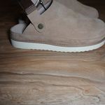Cozy suede clogs in a versatile neutral Multiple Size 9 Photo 1