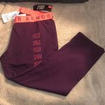 Under Armour NWT Favorite Midrise Graphic Capri Leggings, Large Photo 0