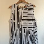 Vince Camuto  White Black‎ Abstract Stripe Sleeveless Asymmetrical Blouse Size XL Photo 7
