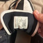 Nike Jordan Air Jordan Women’s 1 Mid SE Photo 3