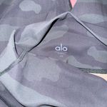 Alo Yoga NWOT  High Waist Green Camo Vapor Legging Size XS Photo 2