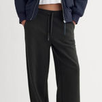 Everlane  Luxe Fleece Wide-Leg Sweatpant in Black, Size Medium Photo 0