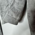 Gymshark  gray cropped top size medium Photo 9