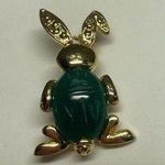 Brooch Pin Gold Tone / Green Carved look Photo 0