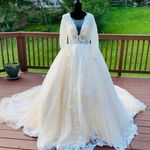 Custom Made Wedding Dress princess long train lace Embroidered Long Sleeve Light Weight Photo 6