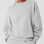 Alo Yoga Accolade Crewneck Photo 0