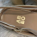ABEO Tempo Sling Back 3844 Chic Gold Block Heel Women's Shoes BNWOT size 8 Photo 1