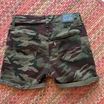 Levi's  ARMY CAMO PRINT MID LENGTH STRETCH SHORTS Photo 2