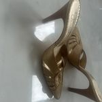 Jessica Simpson heel Photo 1