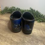 Dansko  PROFESSIONAL XP BLUE HIBISCUS Patent Leather Clogs Womens EU 39 US 8.5-9 Photo 2