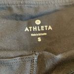 Athleta Mind Over Mat Lattice Cut Out Capri Leggings Women’s Size Small Black Photo 7