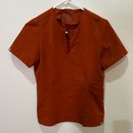 FIGS  Women’s Short Sleeve Shirt in Rust XS two pockets Photo 0