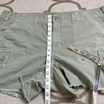 American Eagle  Outfitters 90’s boyfriend short Cargo Shorts Relaxed Fit, Size 18 Photo 3