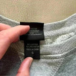 Harry Potter Authentic Universal Studios  Gryffindor House sweatshirt Crewneck Photo 6