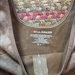 BELLA SEAMLESS BROWN RIBBED ZIP FRONT TANK Size M Photo 1