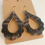 Boutique Dangly Plaid Rustic Earrings Scalloped Teardrop Leather Gray Black Red Blue 2.5” Brand New Photo 1