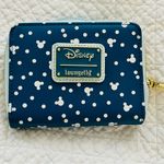 Lounge Fly DISNEY  Mickey Snowglobe Wallet Photo 2