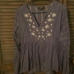 Super cute boho style shirt Gray Size M Photo 0