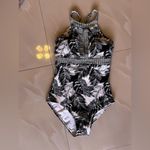 Catalina Women's High Neck Keyhole One Piece Swimsuit Size Small Black/White Photo 1