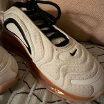 Nike Women’s  Air Max 720 Photo 5