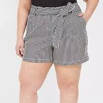 Lane Bryant NWT High Rise Belted Shorts Womens 16 Black White Striped Coastal Photo 0
