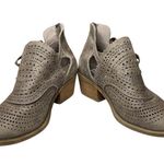 Very G  Cici Bootie in Taupe Size 7.5 Photo 6