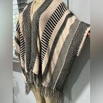 Forever 21 🖤💛 Black and Cream Patterned Knit poncho size S/M oversize 🖤💛 Photo 5
