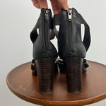 Tommy Bahama Lavina size 9.5 leather upper block heeled sandal Photo 2