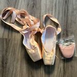 New Pointe Shoes Ballet Size 40W Pink Photo 0
