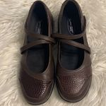 Aetrex  customizes comfort shoes left shoe is size 8.5W and right shoe is size 9 Photo 3