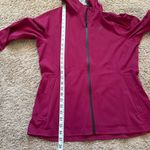 ASICS Accelerate Women's Hooded Waterproof Jacket Size L Photo 5