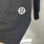 Rare Breeze by long sleeve Lululemon across chest black size 4 Photo 5