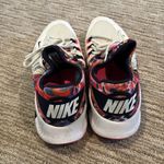 Nike  Women's White and Pink Athletic Shoes Photo 2