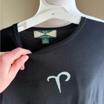 525 America  Black Aries Symbol Top Photo 1