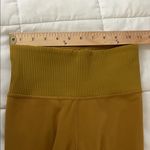 Vuori  Dark Golden Rib Studio High Rise 7/8 Legging Size XXS Photo 10