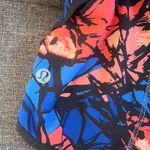 Lululemon Hot Hot Women's Floral Print Shorts. Size 6 Photo 2