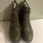 Seven7  FOOTWEAR Flatiron Boot Olive Size 9 Photo 1