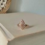 Boutique “Cali” Rosegold Shell Ring 8.5 Classic Elegant Beachy Minimal Femme Photo 2